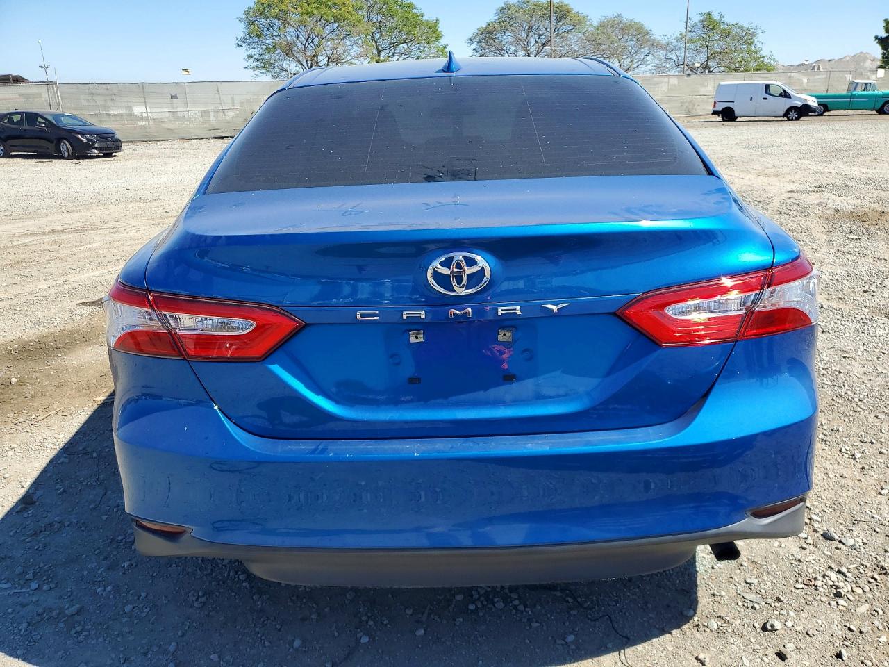 2019 TOYOTA CAMRY LE photo 16