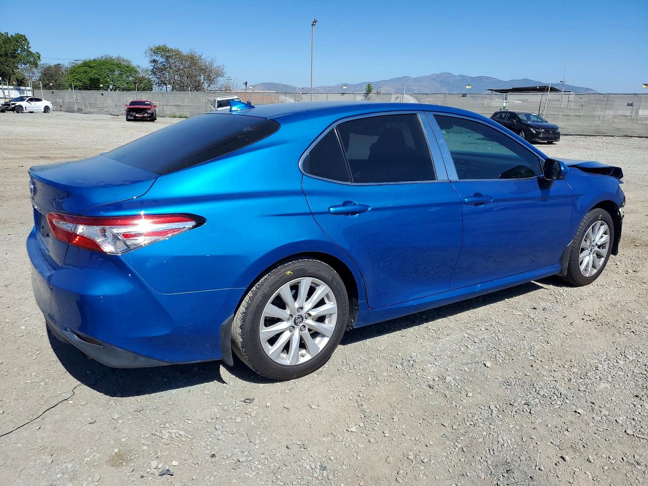 2019 TOYOTA CAMRY LE photo 7