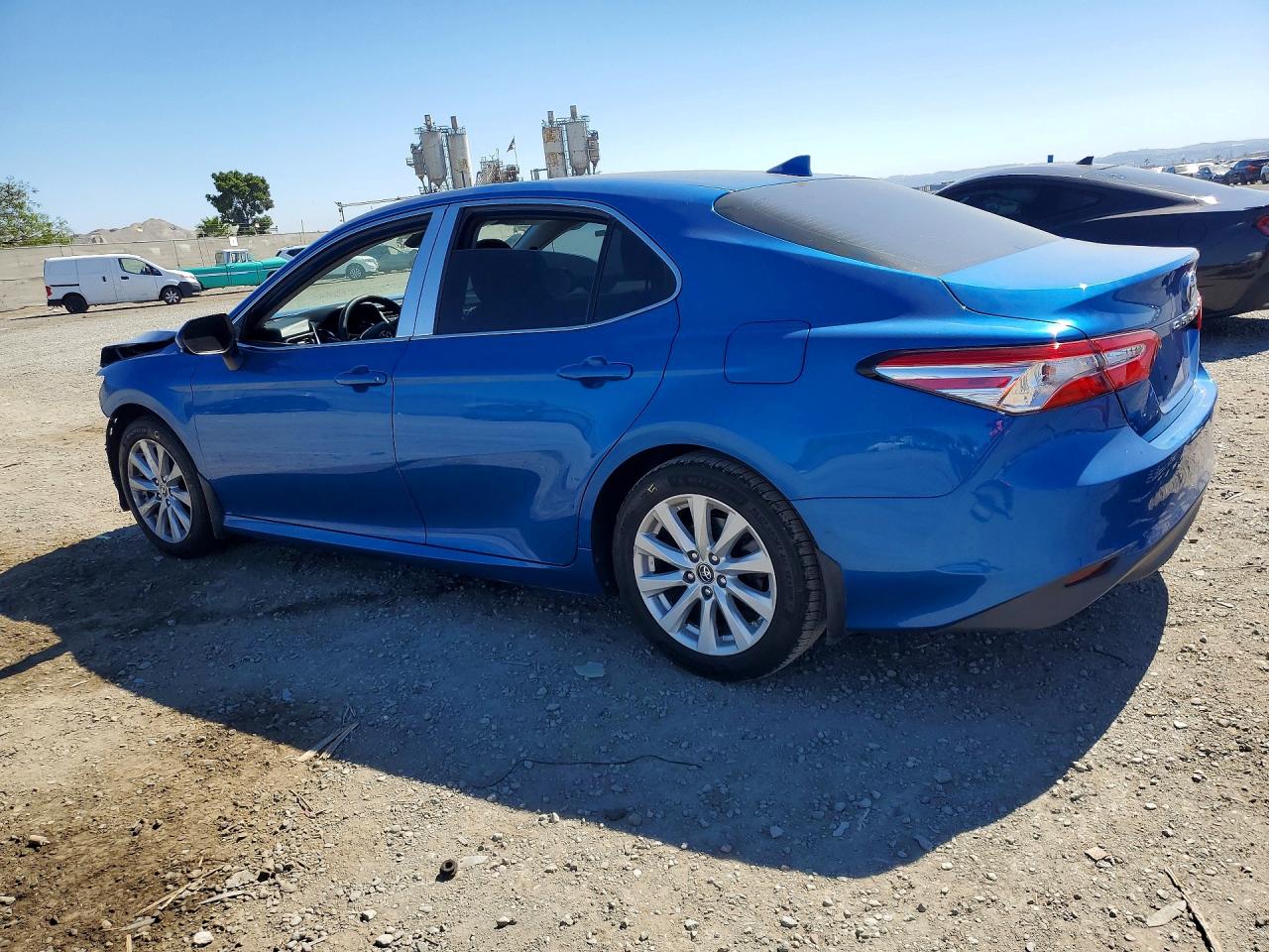 2019 TOYOTA CAMRY LE photo 4