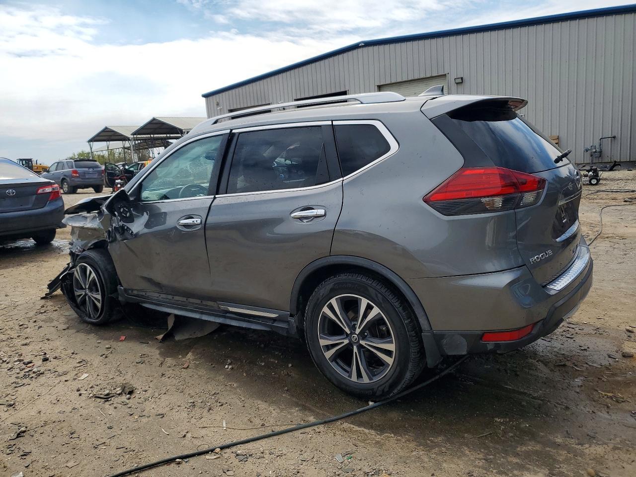2017 NISSAN ROGUE SL photo 4