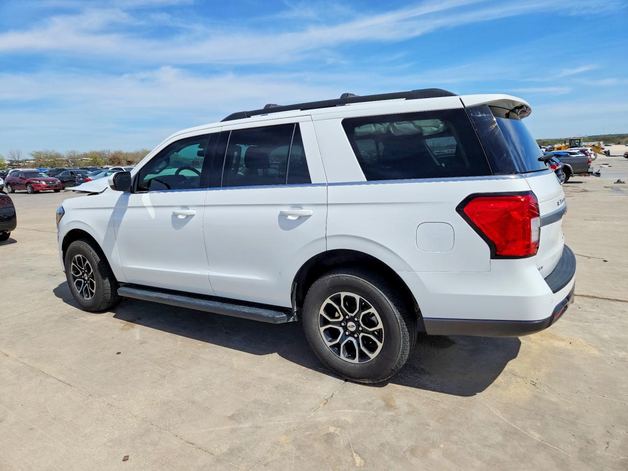 2024 FORD EXPEDITION XLT photo 2