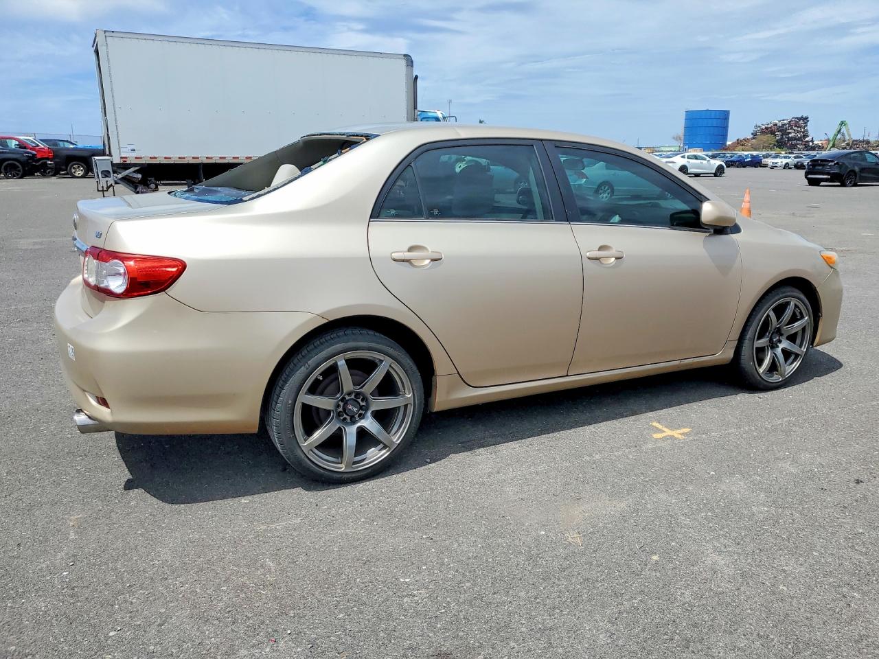 2013 TOYOTA COROLLA L photo 3