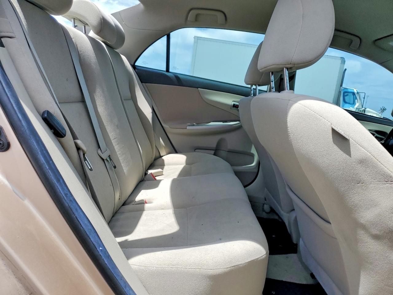 2013 TOYOTA COROLLA L photo 10