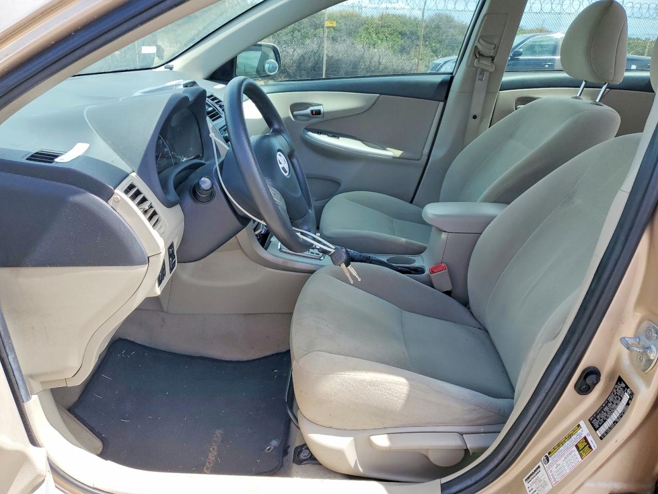 2013 TOYOTA COROLLA L photo 7