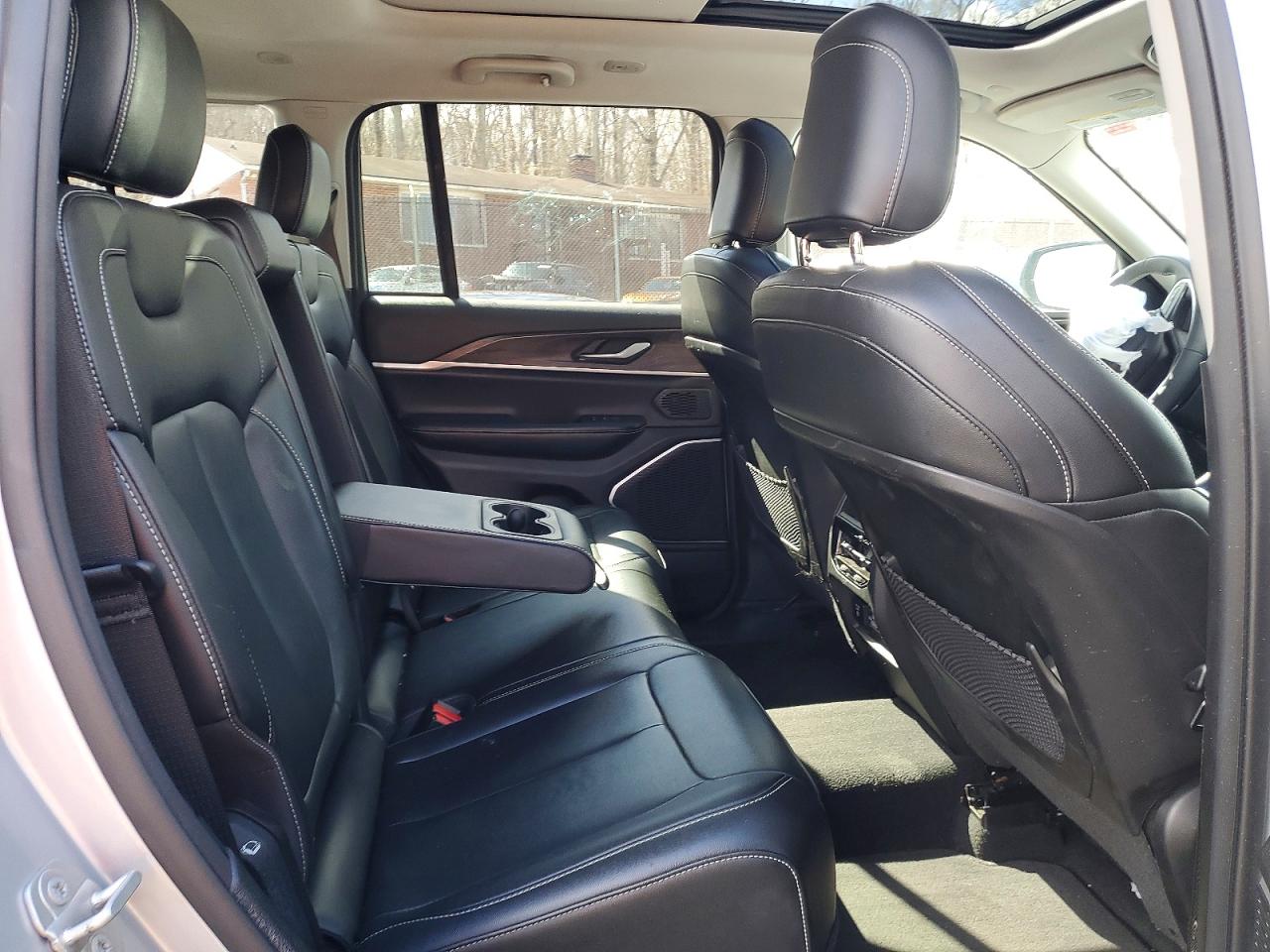 2023 JEEP GRAND CHEROKEE LIMITED 4XE photo 28