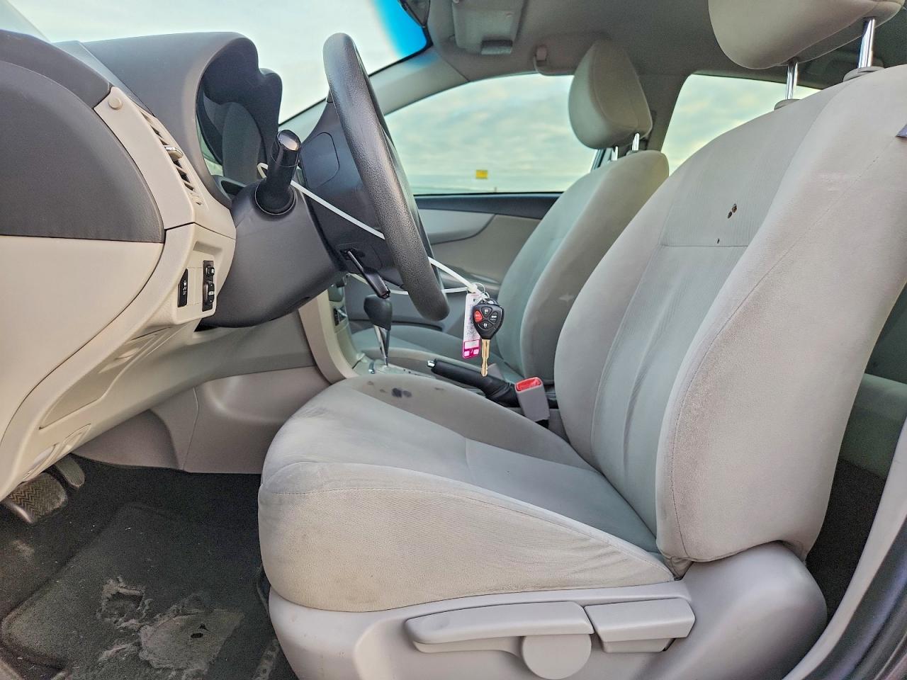 2013 TOYOTA COROLLA LE photo 19