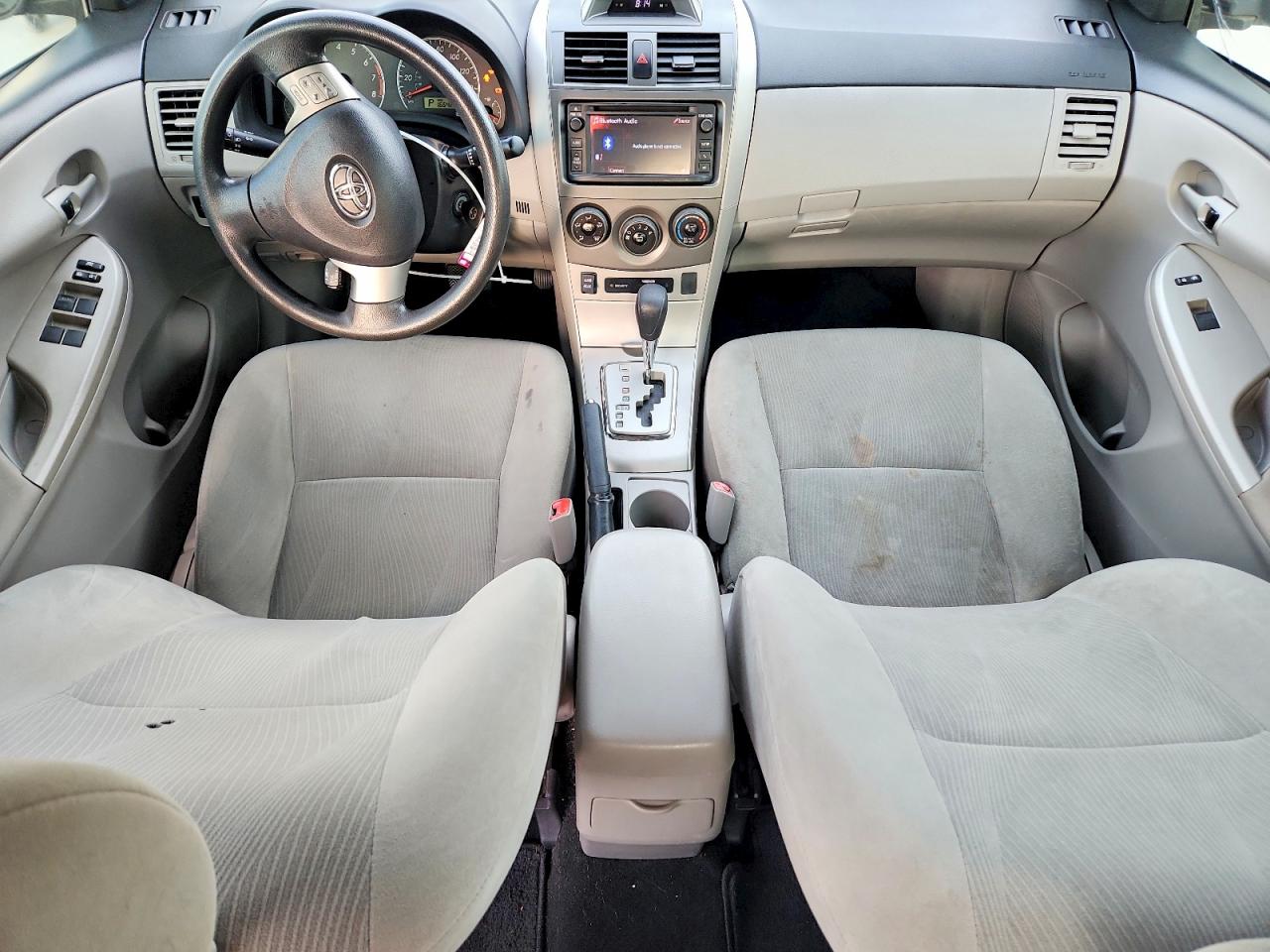 2013 TOYOTA COROLLA LE photo 22