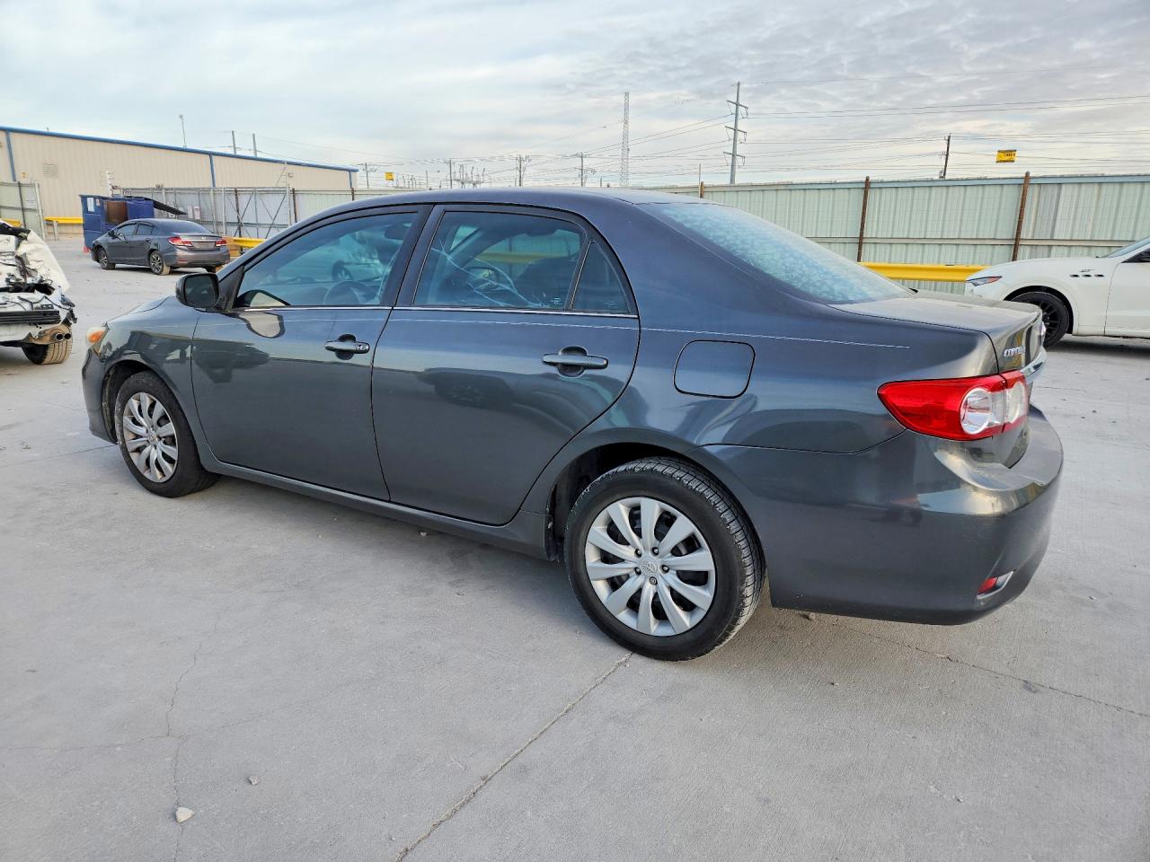 2013 TOYOTA COROLLA LE photo 4