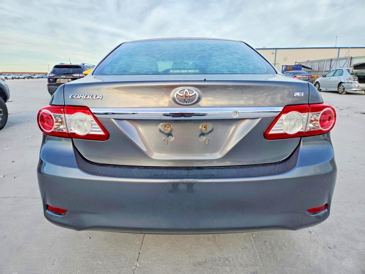 2013 TOYOTA COROLLA LE photo 16