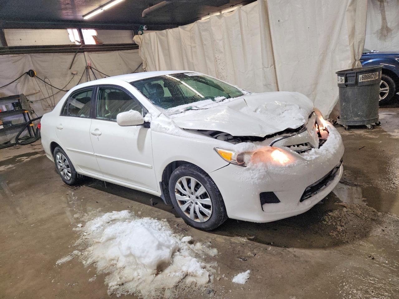 2013 TOYOTA COROLLA LE photo 10