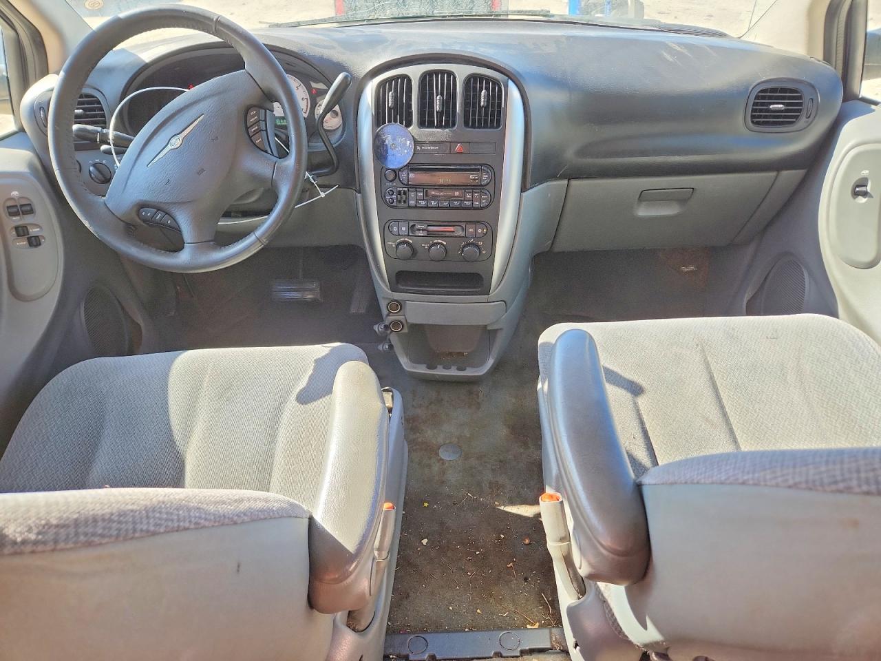 2005 CHRYSLER TOWN & COUNTRY TOURING photo 8