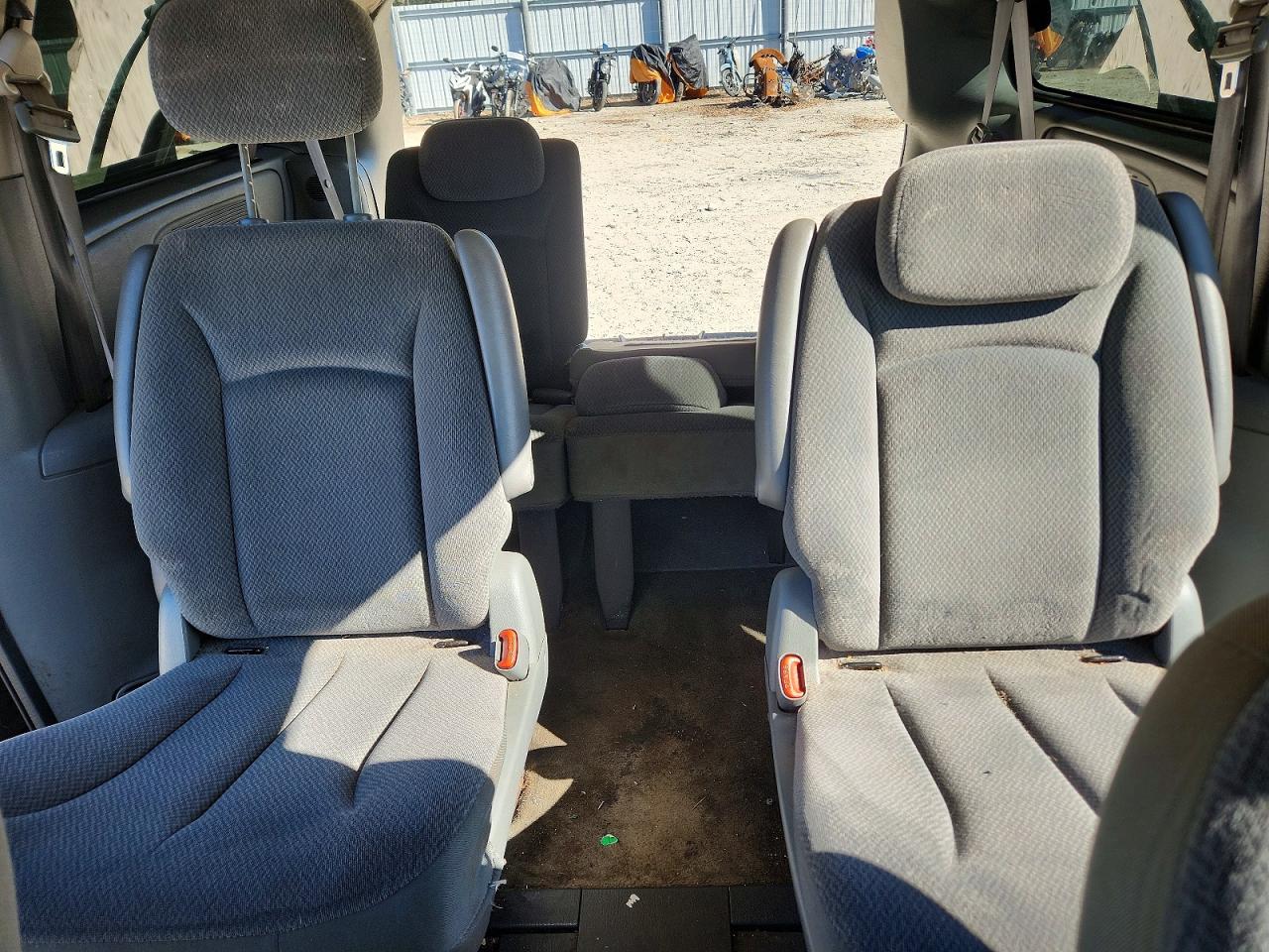 2005 CHRYSLER TOWN & COUNTRY TOURING photo 10