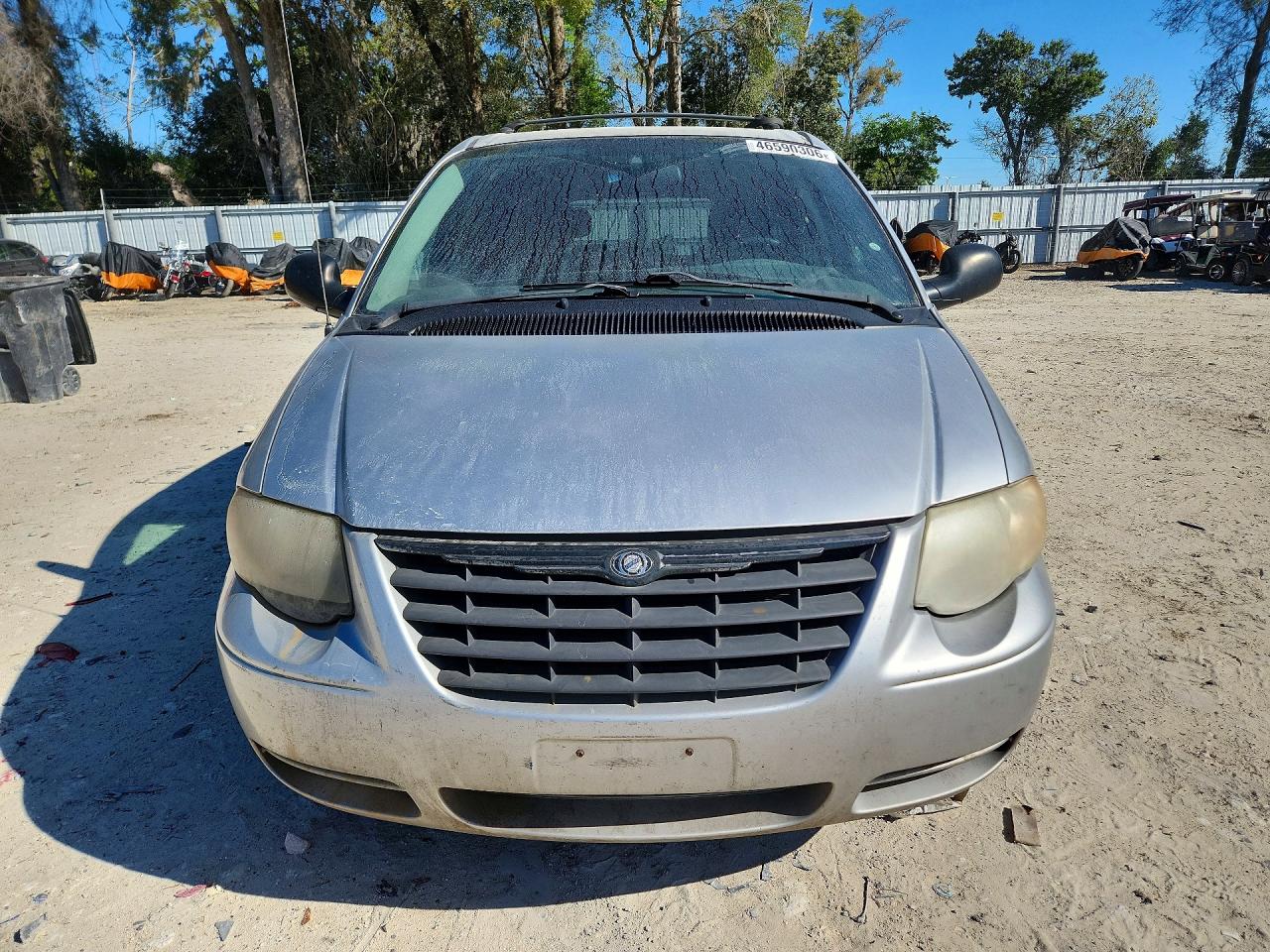 2005 CHRYSLER TOWN & COUNTRY TOURING photo 5