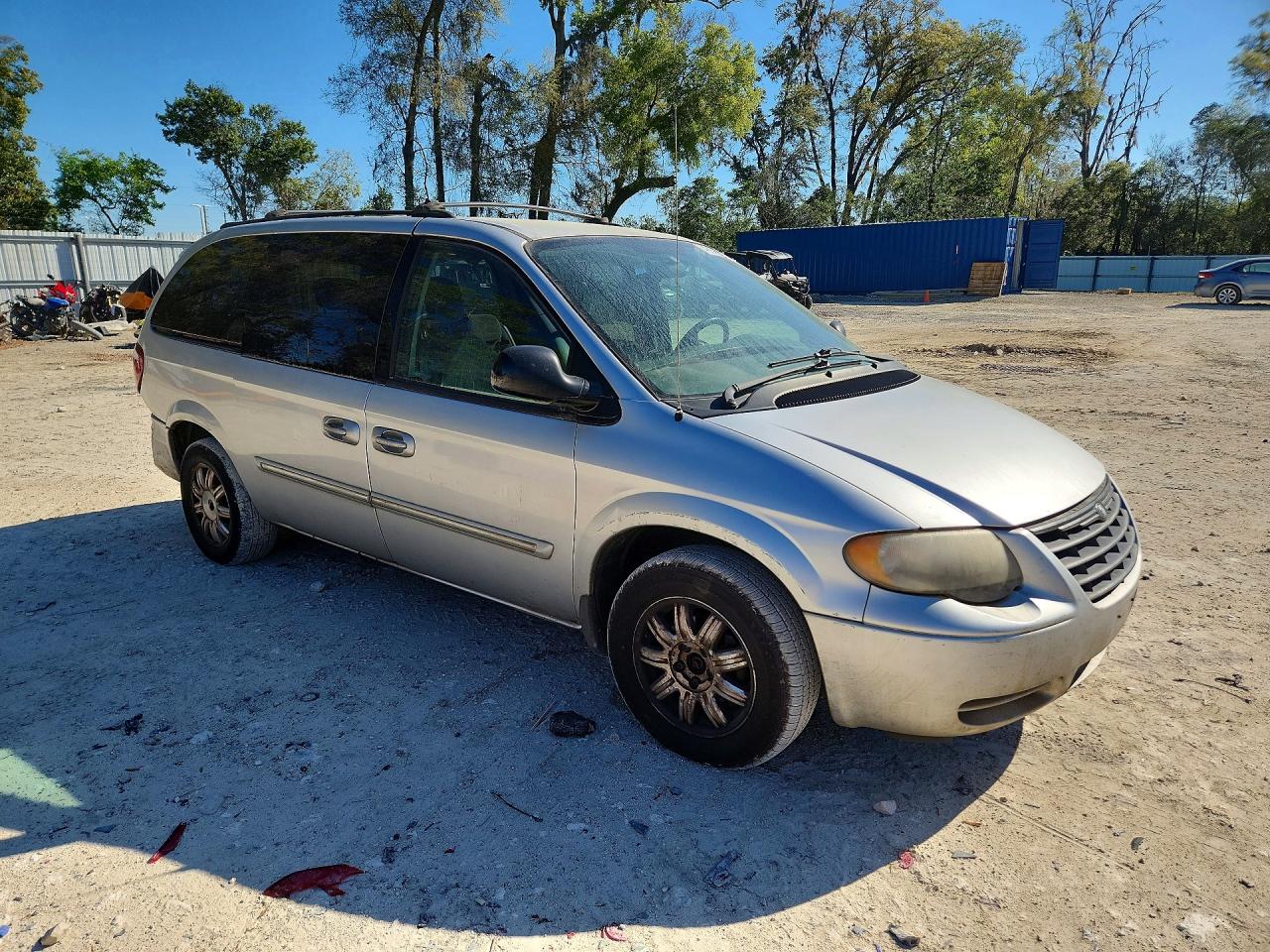 2005 CHRYSLER TOWN & COUNTRY TOURING photo 4