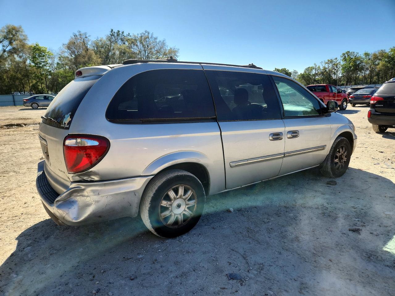 2005 CHRYSLER TOWN & COUNTRY TOURING photo 3