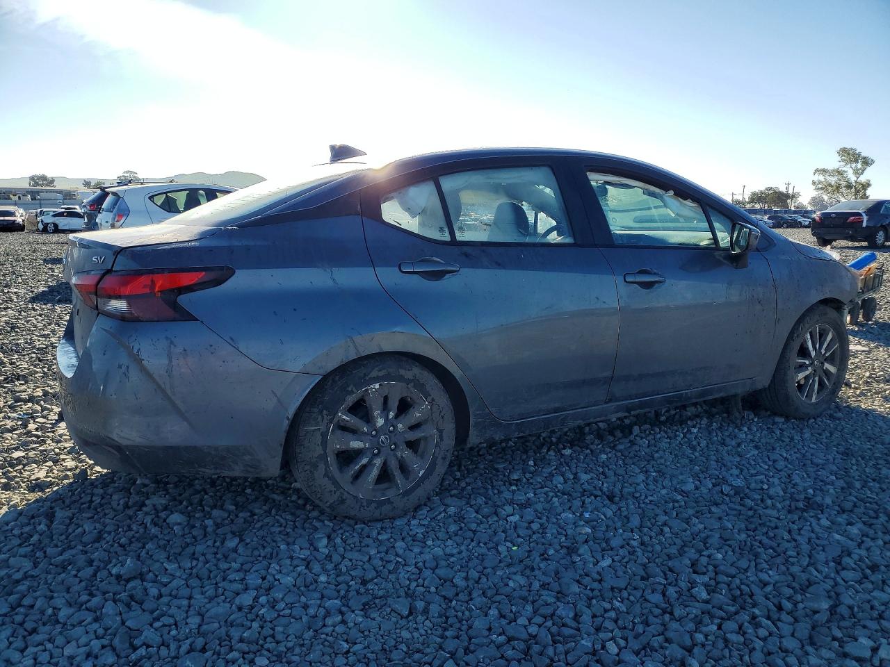 2021 NISSAN VERSA SV photo 5