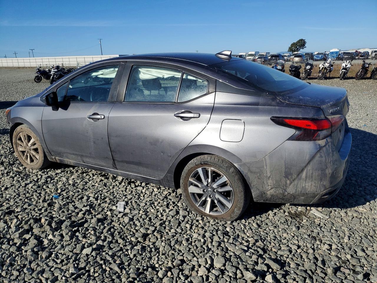 2021 NISSAN VERSA SV photo 3