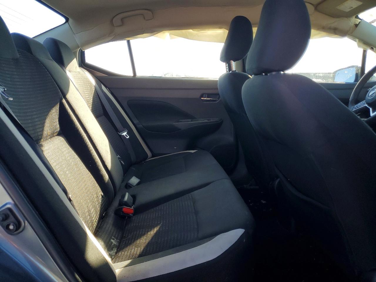 2021 NISSAN VERSA SV photo 19