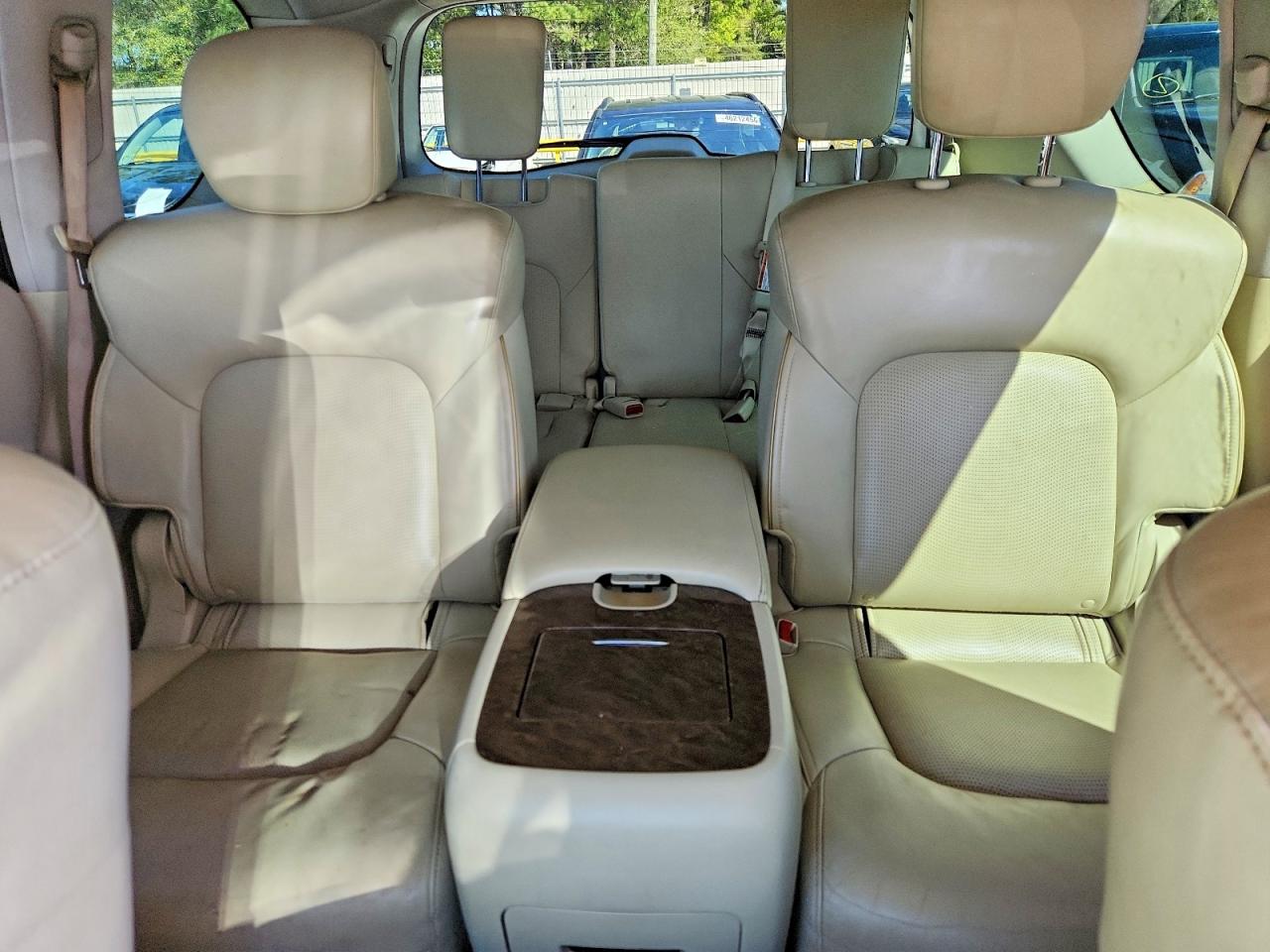 2017 INFINITI QX80 BASE photo 10