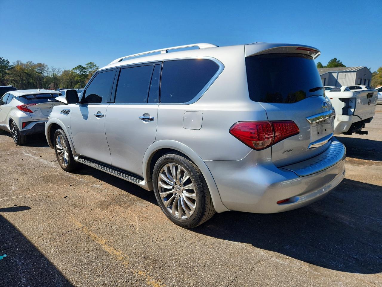 2017 INFINITI QX80 BASE photo 2