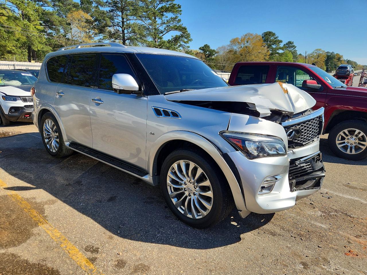2017 INFINITI QX80 BASE photo 4