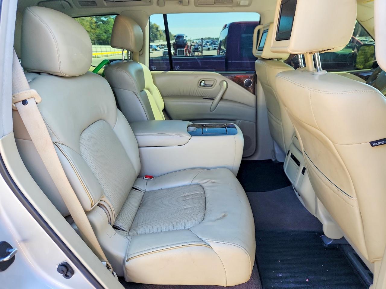 2017 INFINITI QX80 BASE photo 11