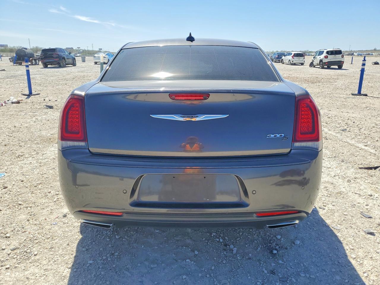 2015 CHRYSLER 300 S photo 6
