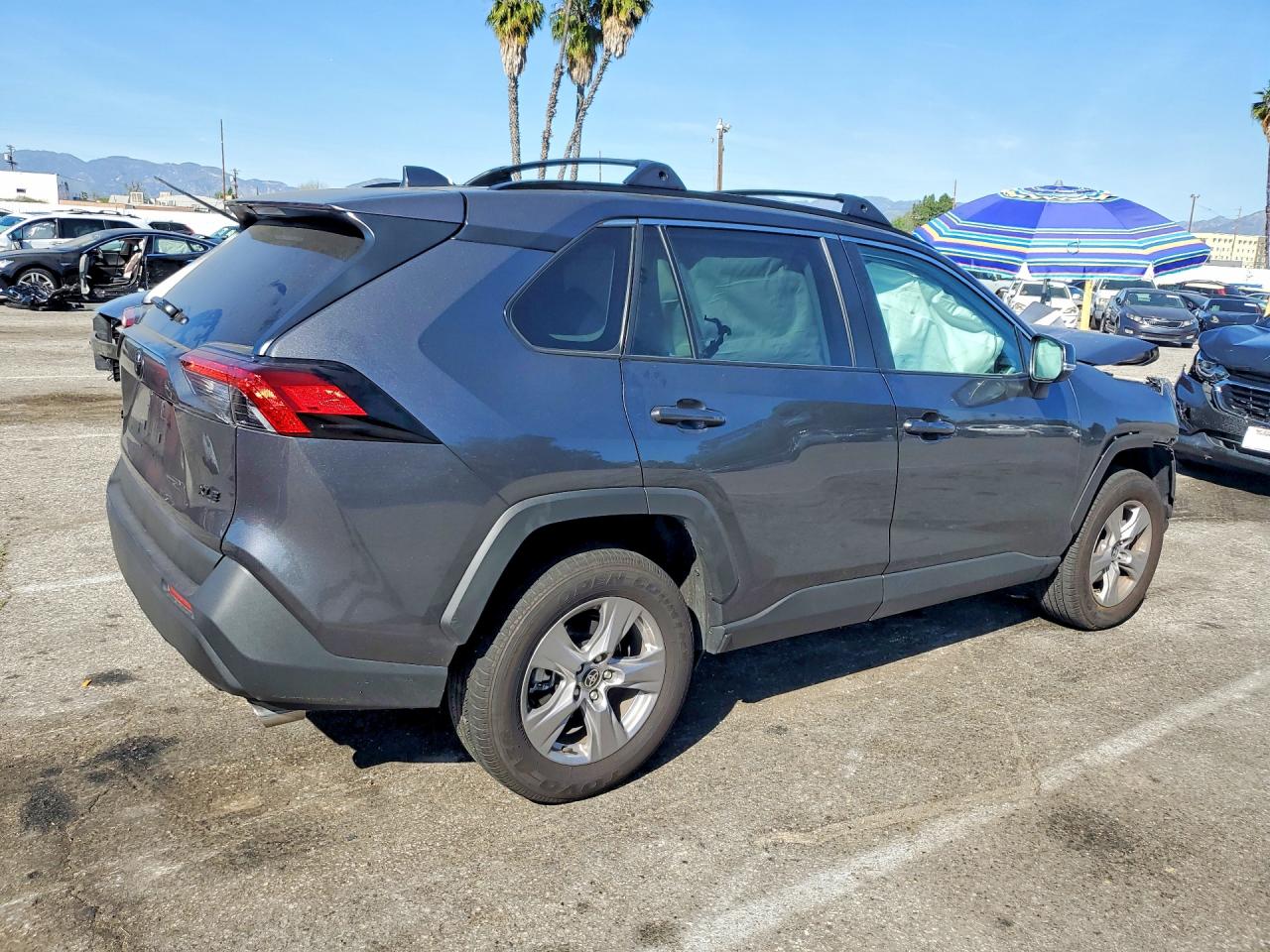 2025 TOYOTA RAV4 XLE photo 5
