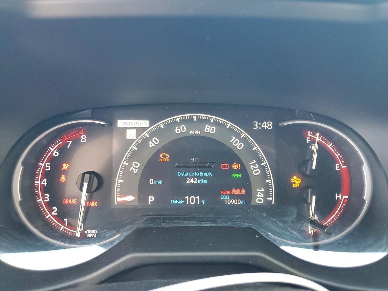 2025 TOYOTA RAV4 XLE photo 17