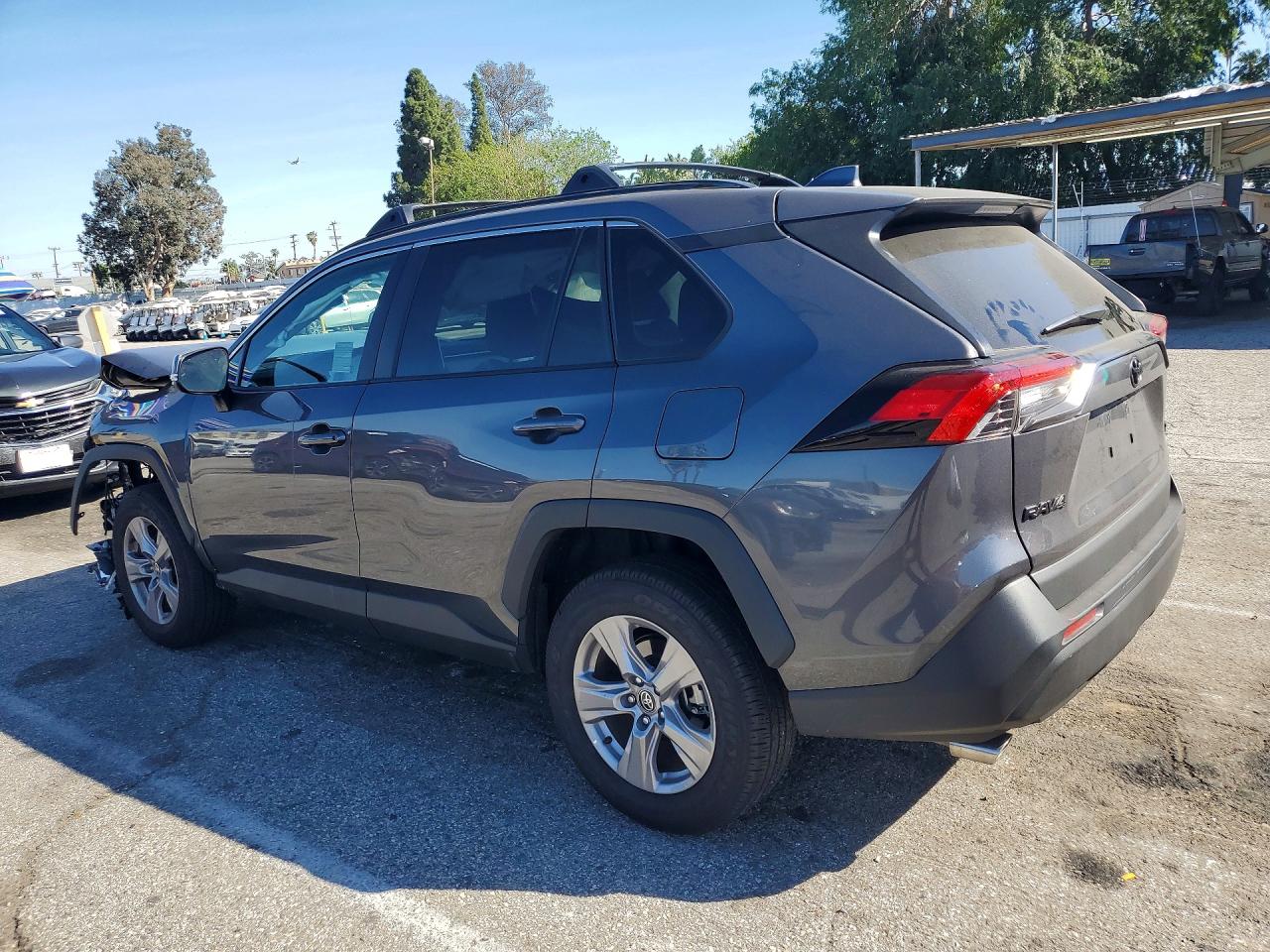 2025 TOYOTA RAV4 XLE photo 3