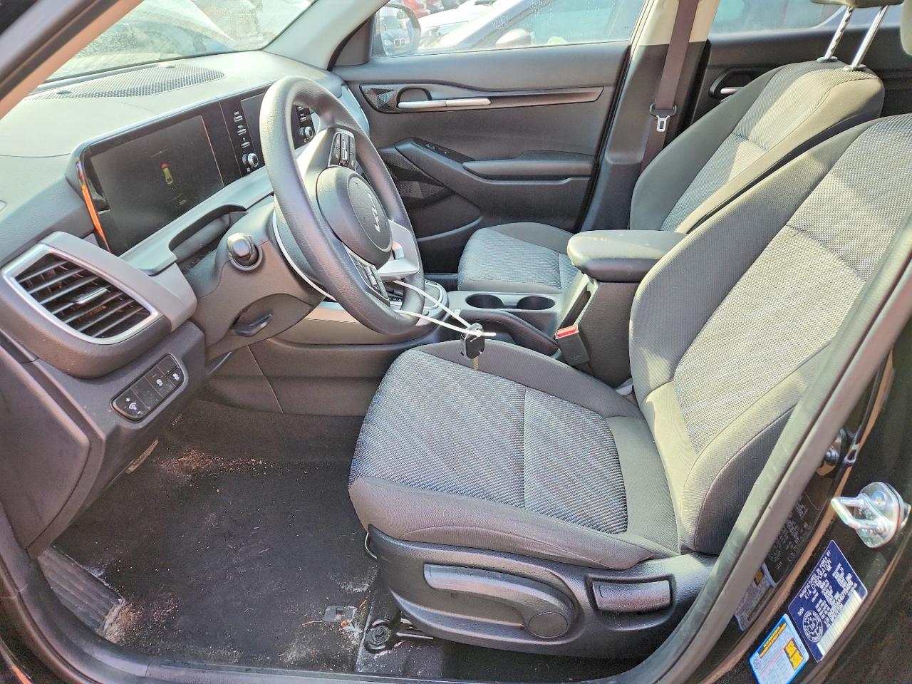 2025 KIA SELTOS photo 7