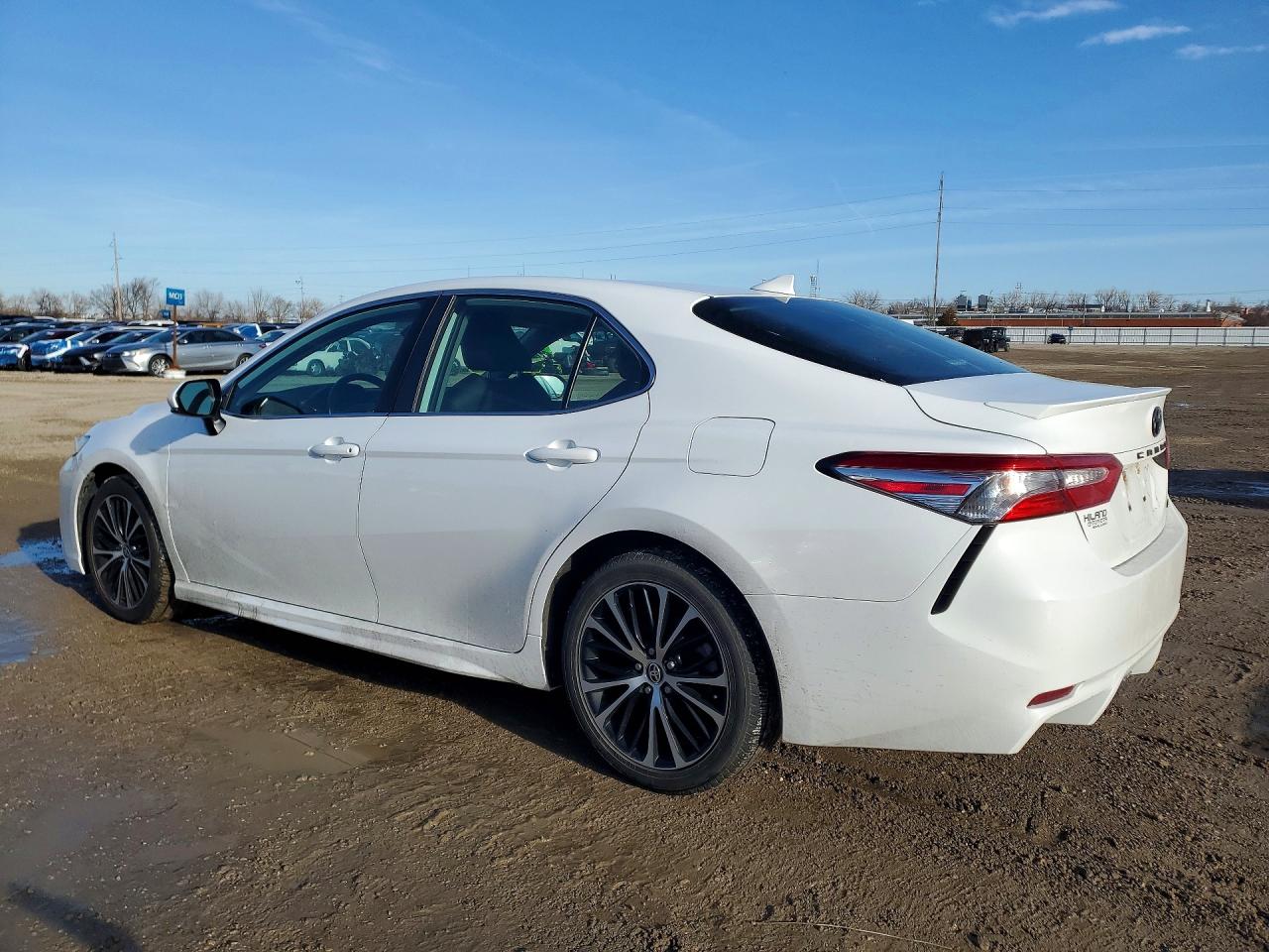 2020 TOYOTA CAMRY SE photo 2