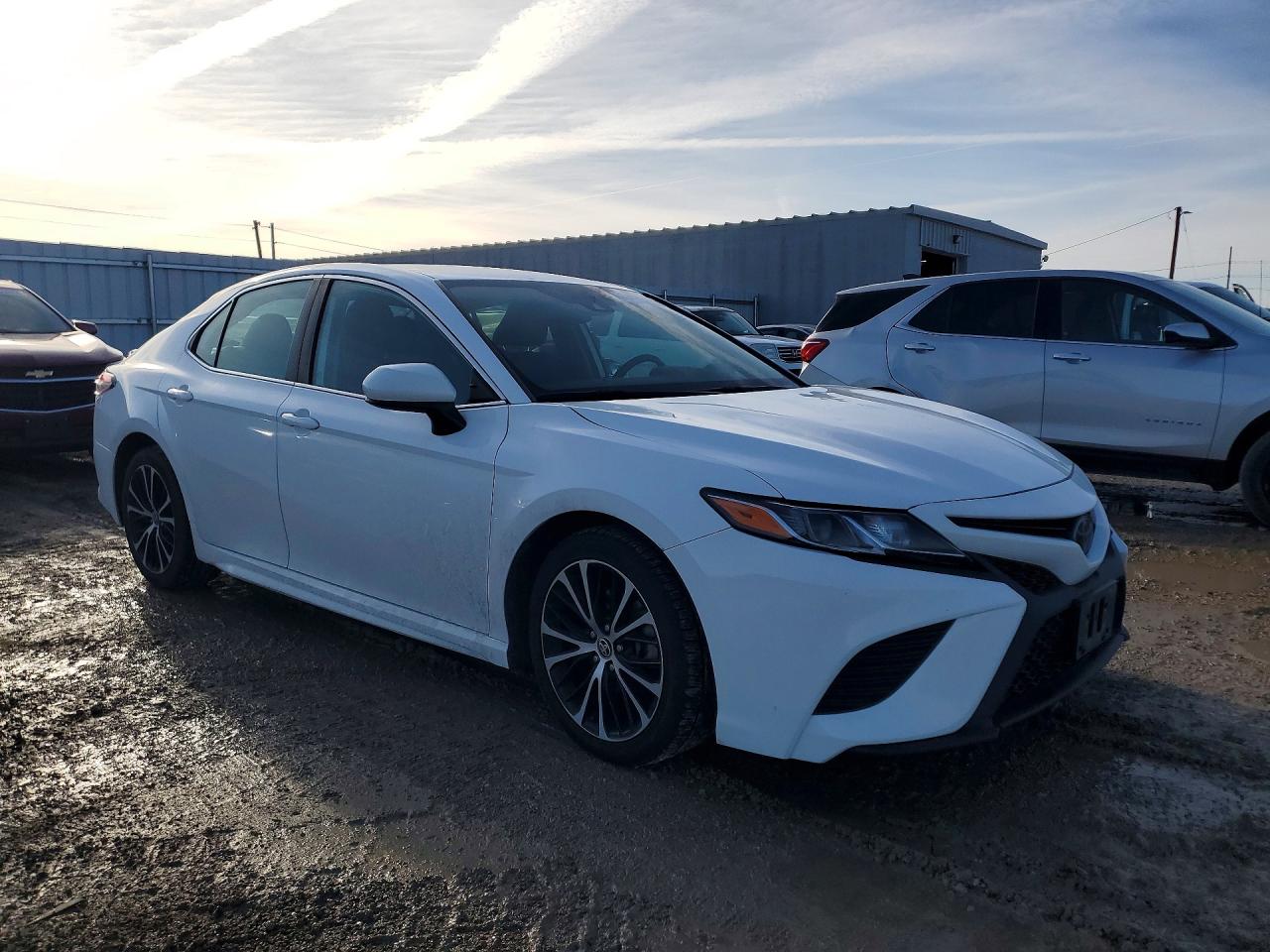 2020 TOYOTA CAMRY SE photo 4