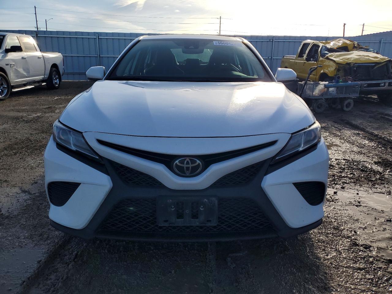2020 TOYOTA CAMRY SE photo 5