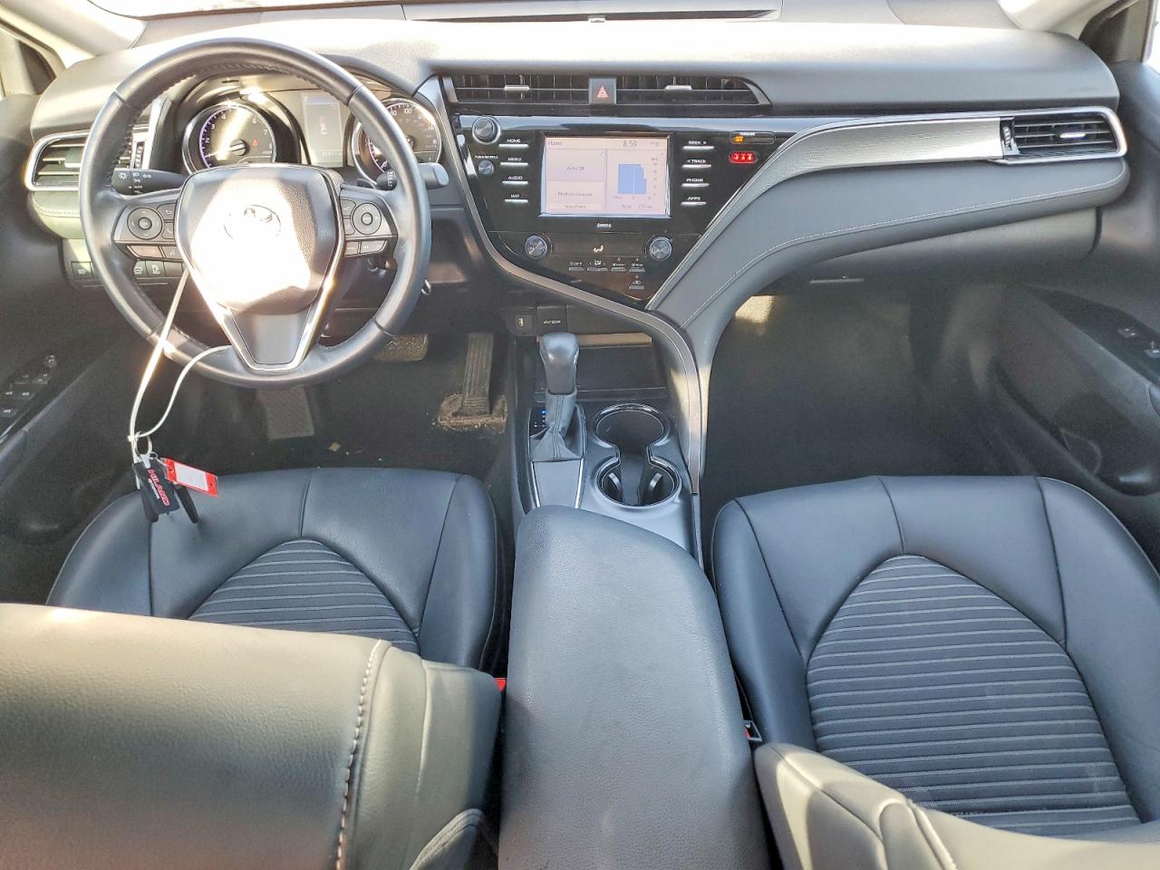 2020 TOYOTA CAMRY SE photo 8
