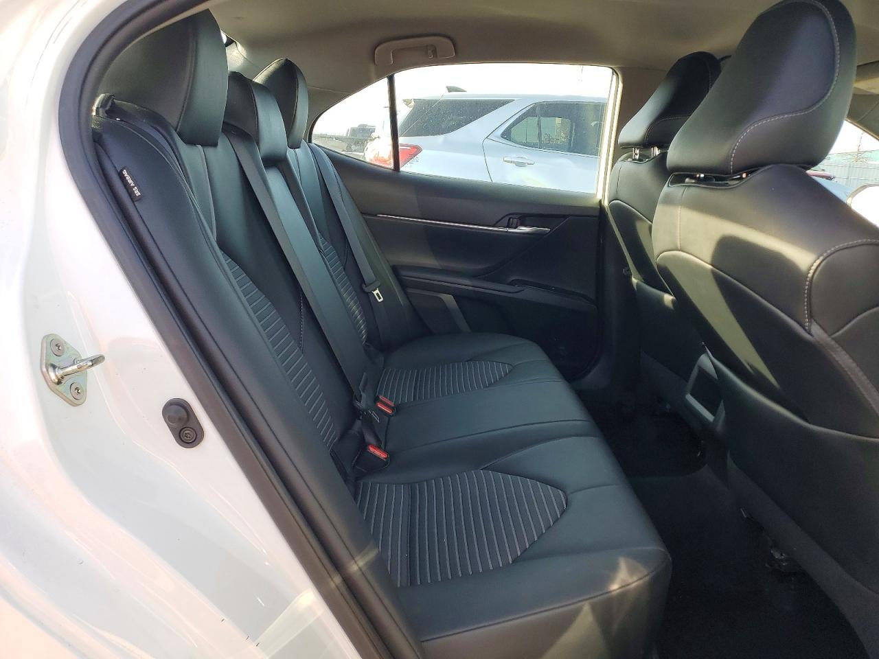 2020 TOYOTA CAMRY SE photo 10
