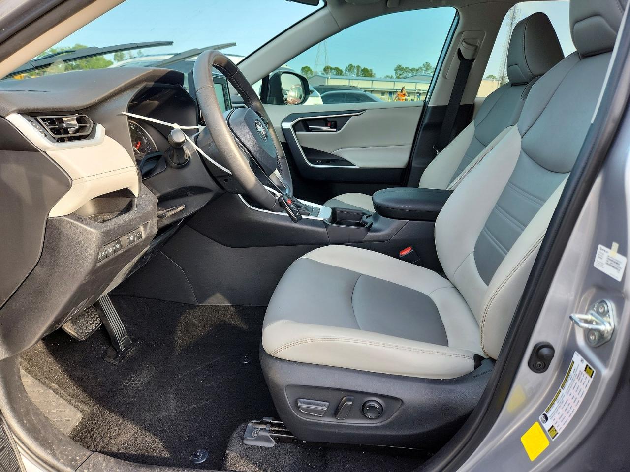 2021 TOYOTA RAV4 XLE PREMIUM photo 13