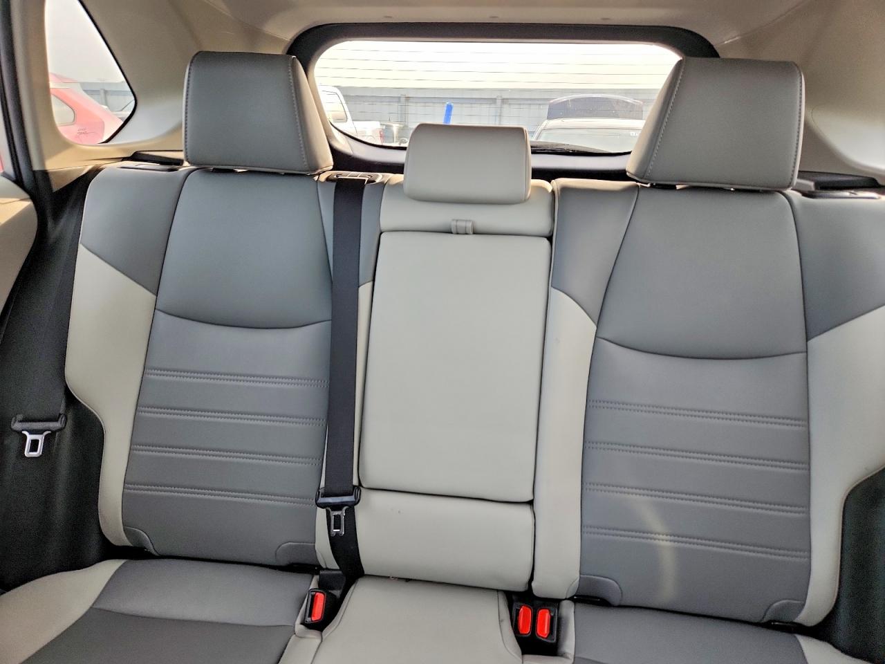 2021 TOYOTA RAV4 XLE PREMIUM photo 19