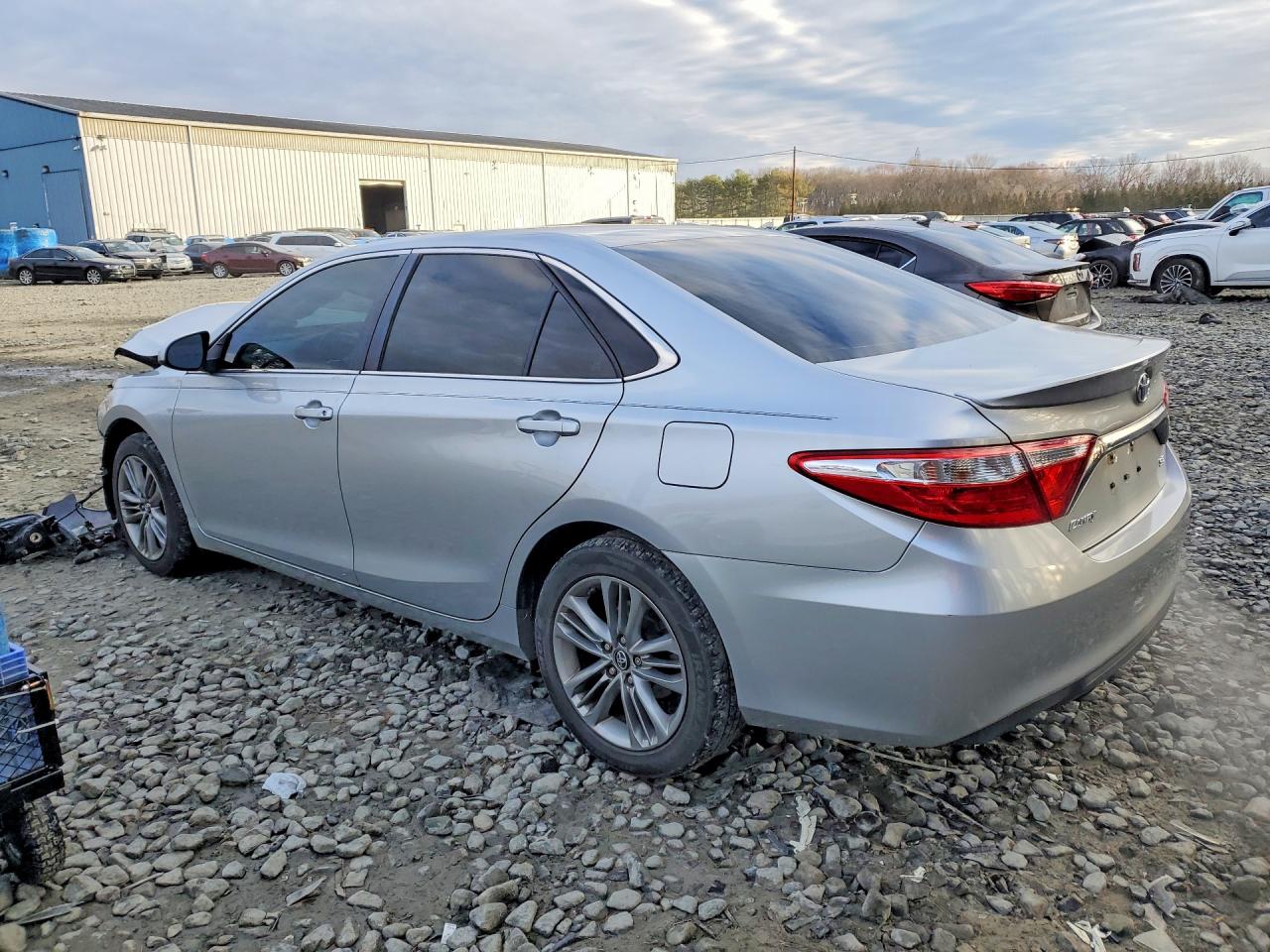 2017 TOYOTA CAMRY SE photo 2