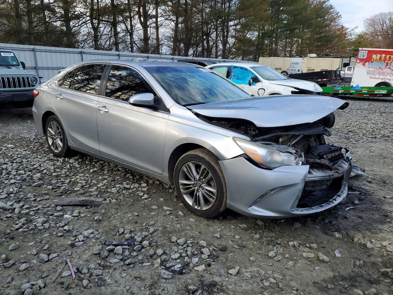2017 TOYOTA CAMRY SE photo 4
