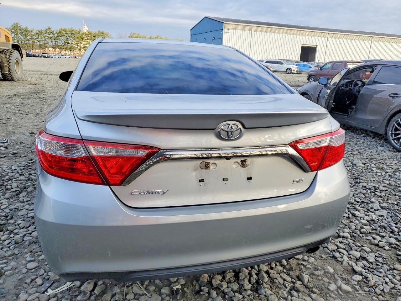 2017 TOYOTA CAMRY SE photo 6