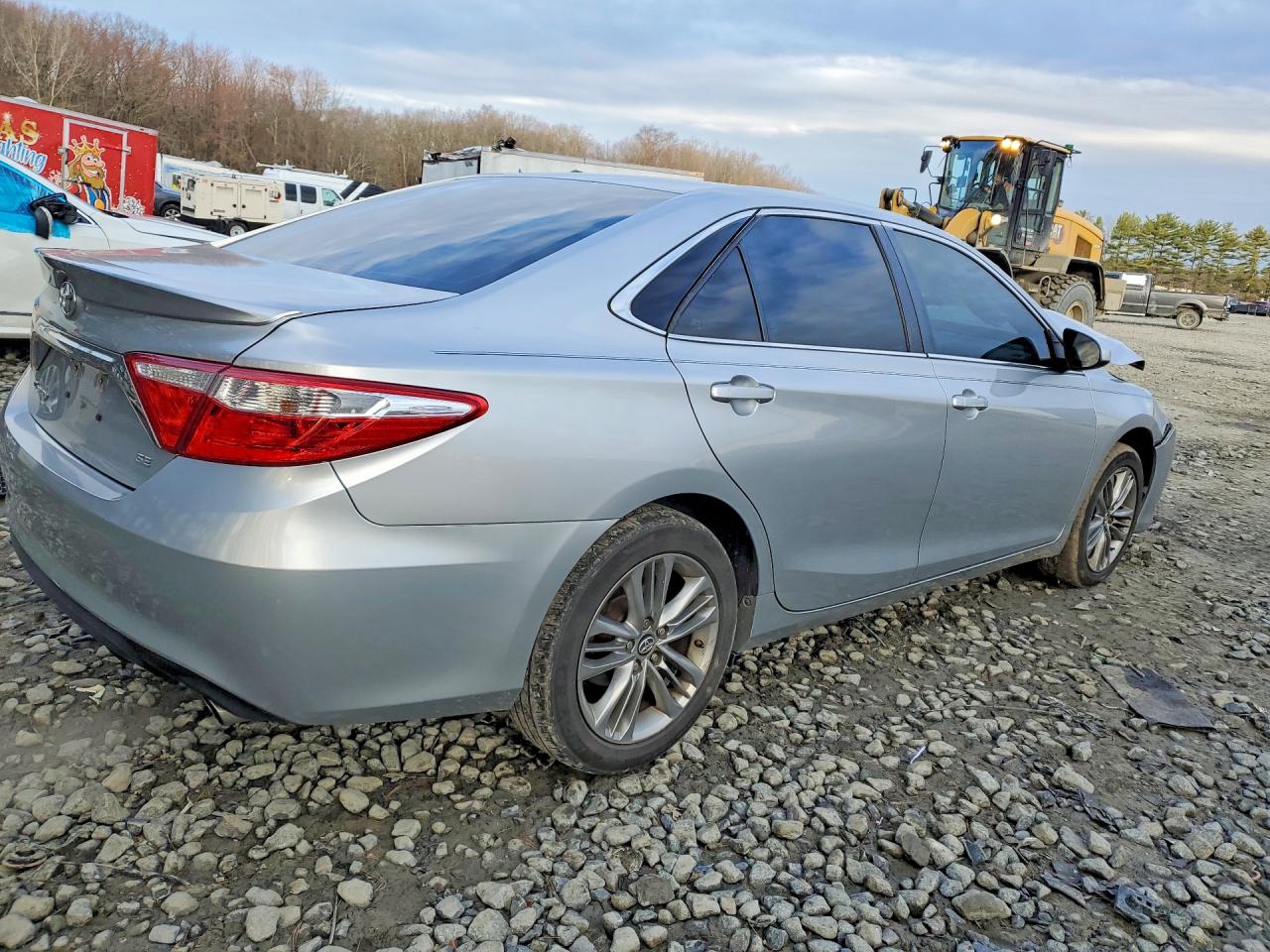 2017 TOYOTA CAMRY SE photo 3