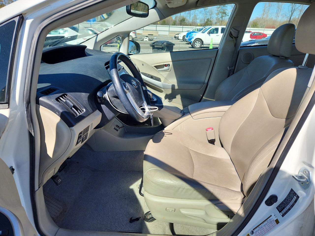 2011 TOYOTA PRIUS FOUR photo 19