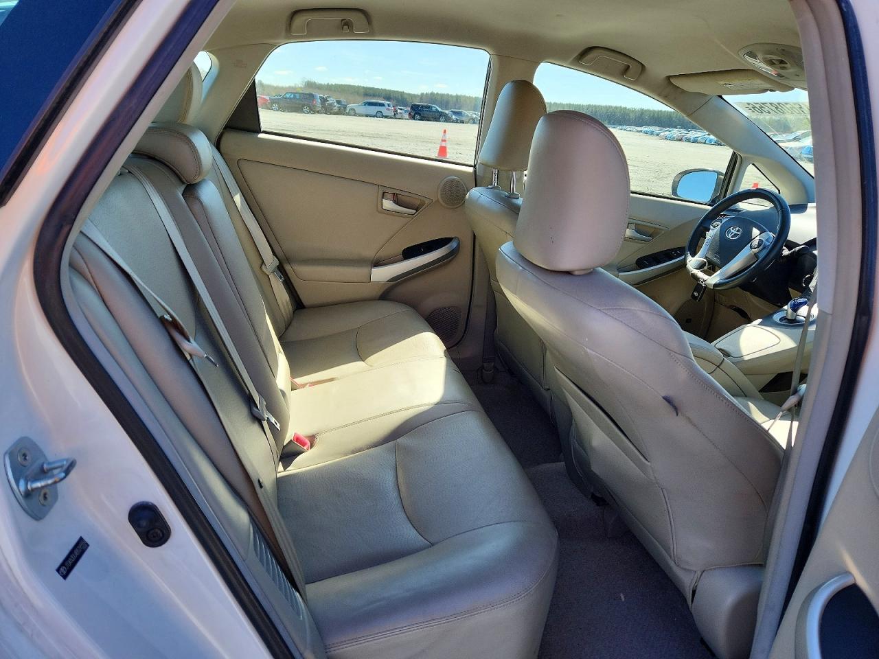 2011 TOYOTA PRIUS FOUR photo 28