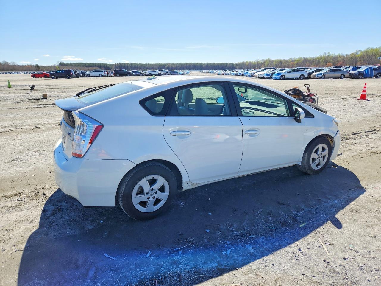 2011 TOYOTA PRIUS FOUR photo 7