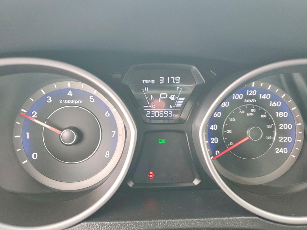 2016 HYUNDAI ELANTRA SE photo 9