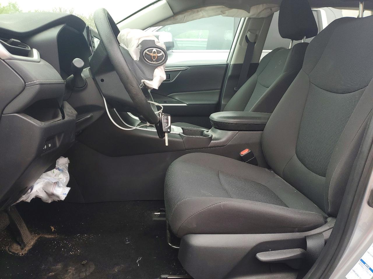 2021 TOYOTA RAV4 LE photo 13