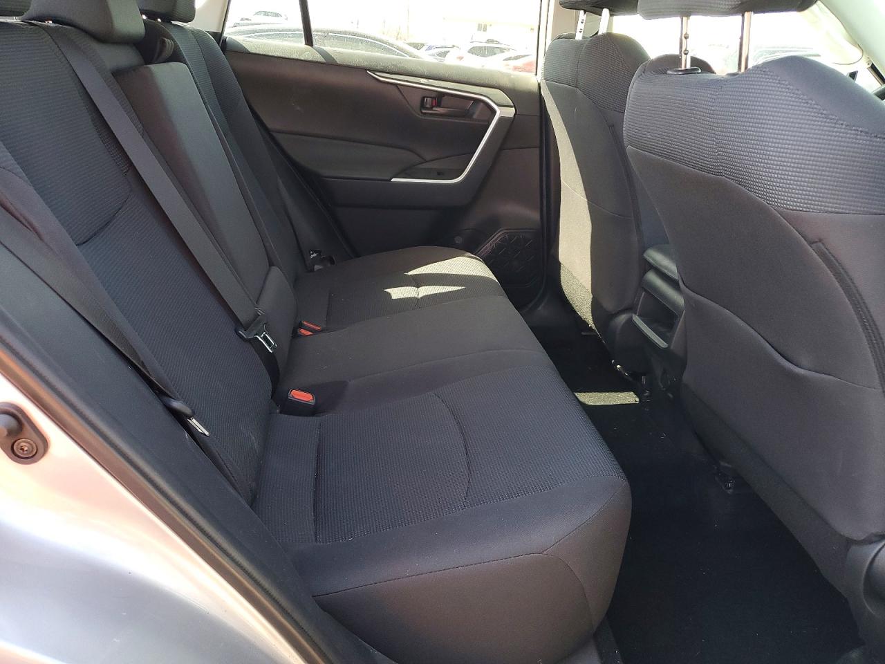 2021 TOYOTA RAV4 LE photo 21