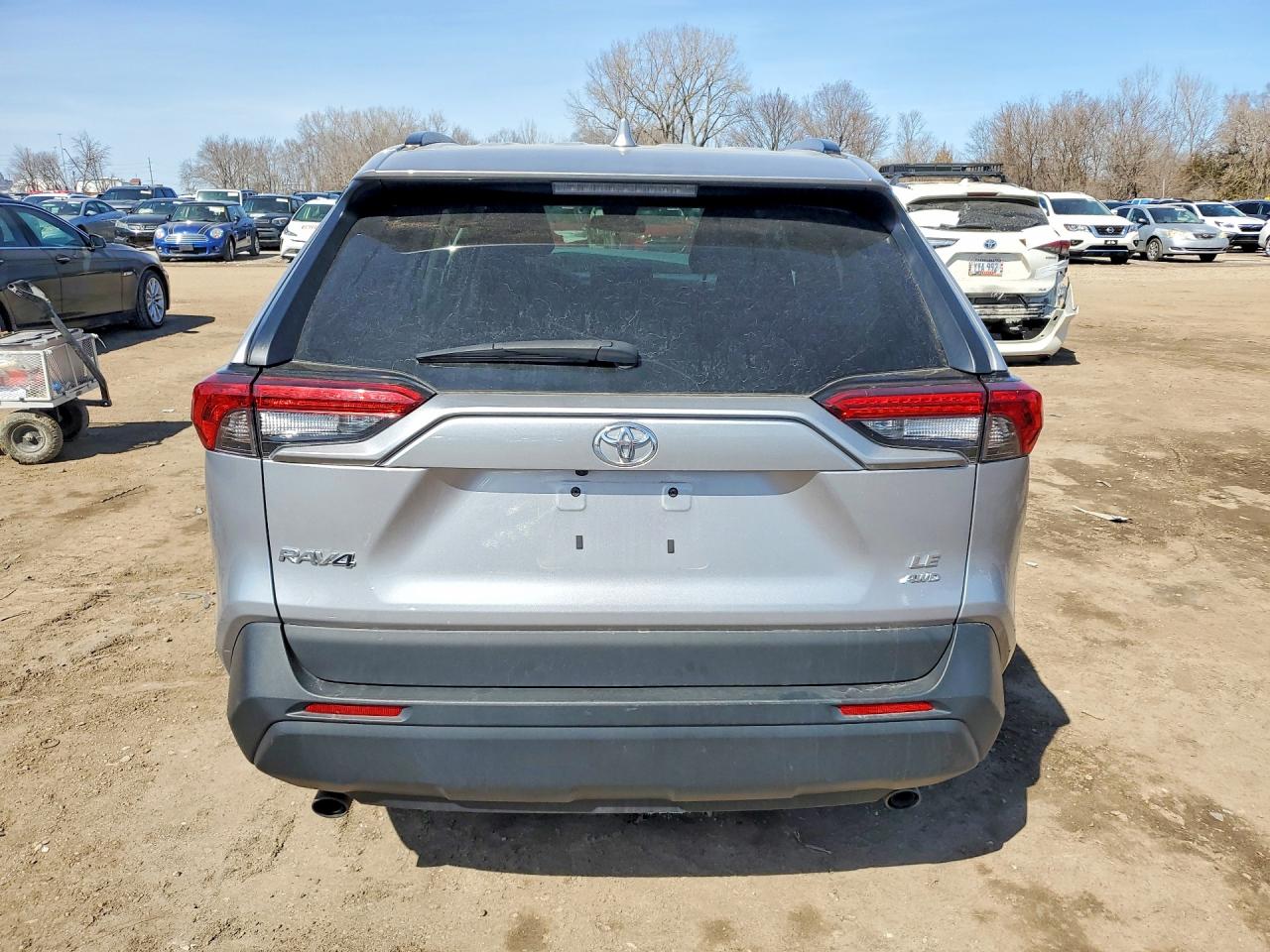 2021 TOYOTA RAV4 LE photo 11