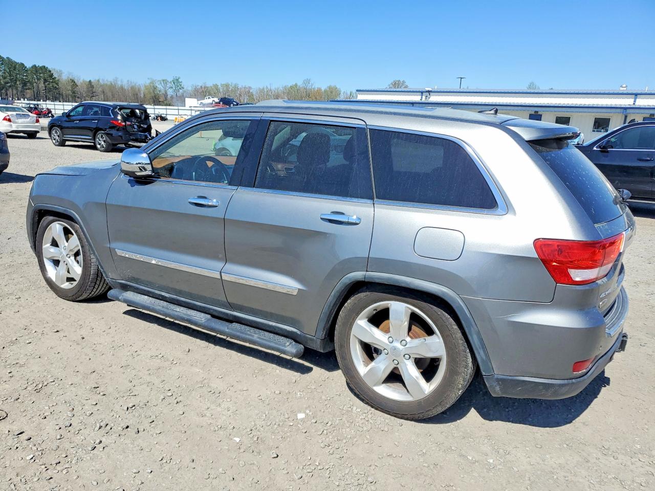 2011 JEEP GRAND CHEROKEE OVERLAND photo 4